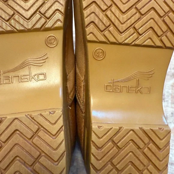 Dansko Professional Clog 
Honey Distressed - Picture 9 of 12